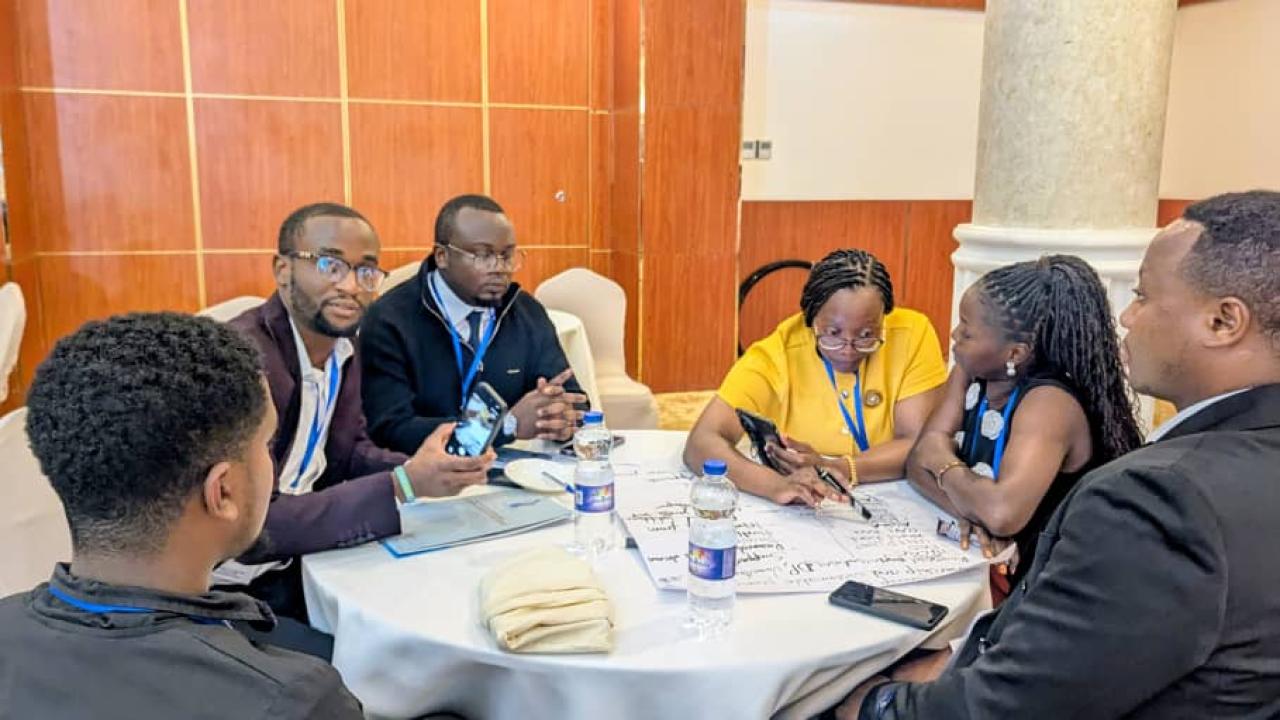 Travail en groupe et Mme Hayat PhD water lors de son exposé