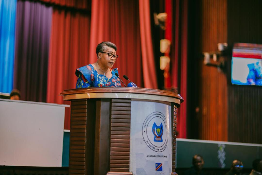 La Première ministre Judith Suminwa Tuluka présente le projet de loi de finances 2027 devant les élus du peuple à l’Assemblée nationale.