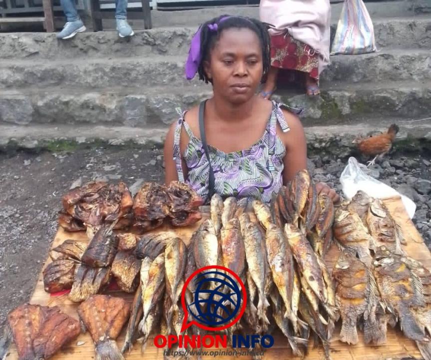 Une femme de Nyiragongo entrain de faire son commerce